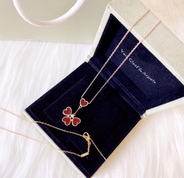 ヴァン クリーフ＆アーペル「Van Cleef & Arpels」Sweet Hearts ハートペンダント42cm