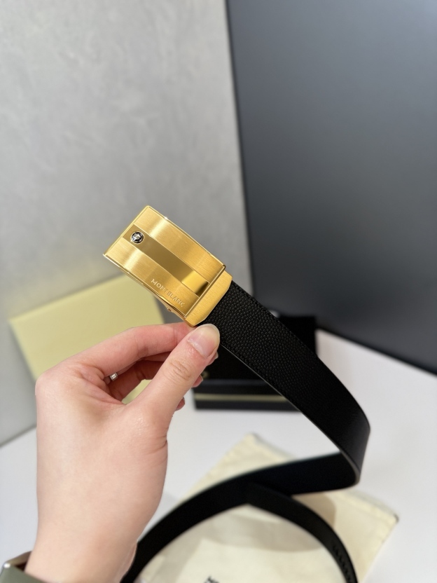 ヴァン クリーフ＆アーペル「Van Cleef & Arpels」クラシックコレクション オートマチックスムースバックル レザーベルト100cm