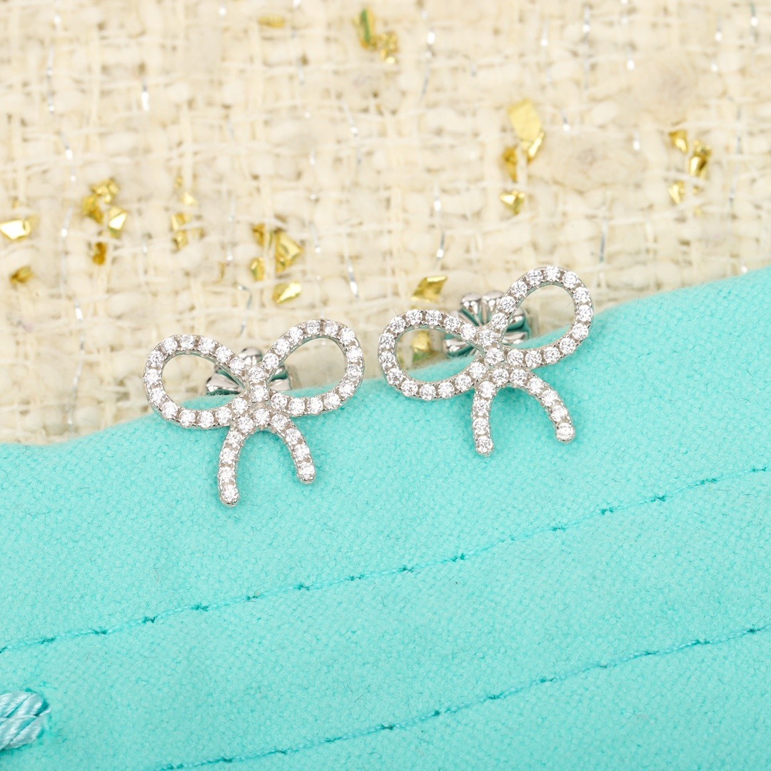 ティファニー「Tiffany & Co.」18Kゴールド リボンスタッドピアス