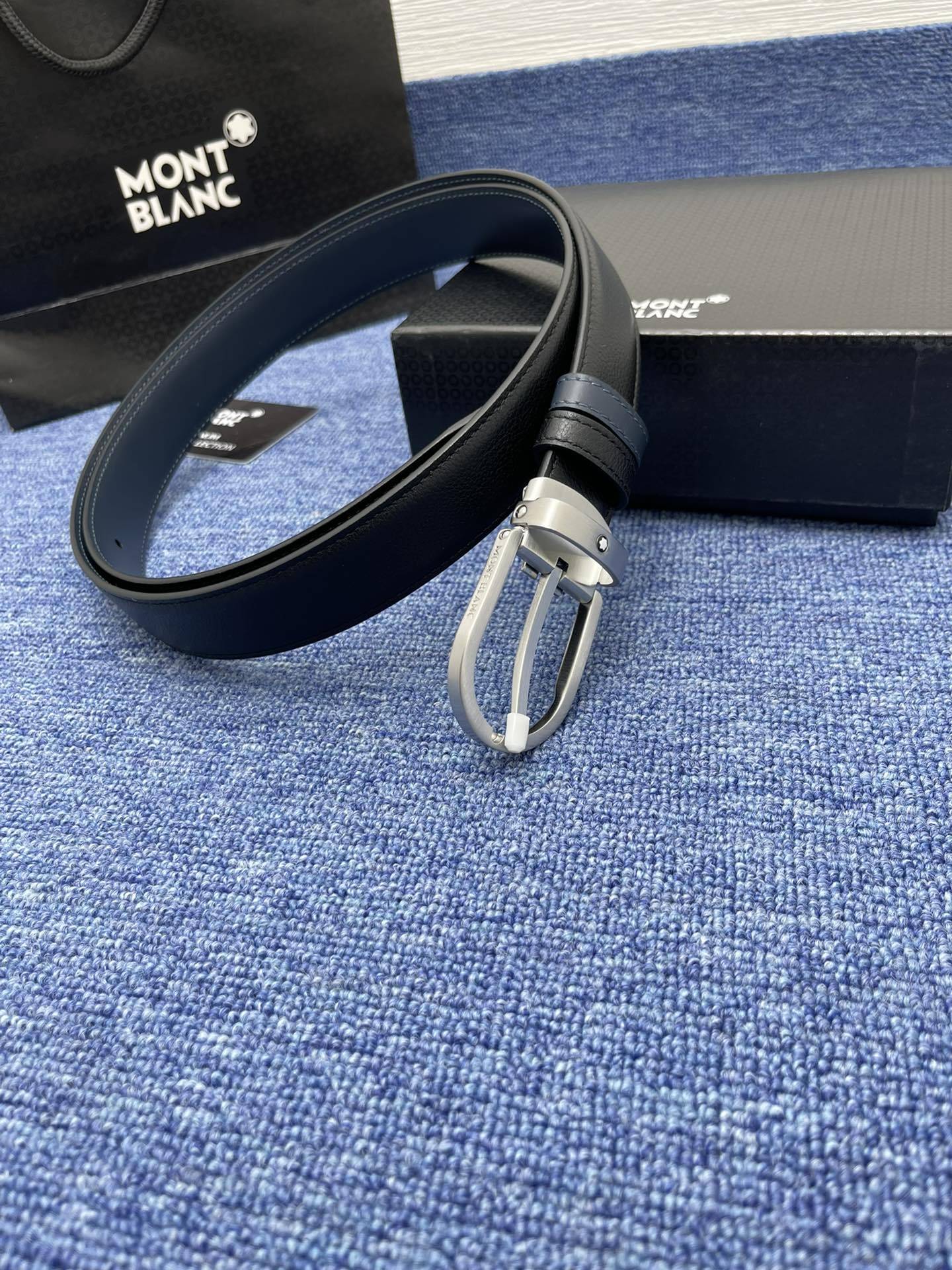 モンブラン「Montblanc」 クラシックコレクション ヘッドレザー ブラスバックル ベルト100cm