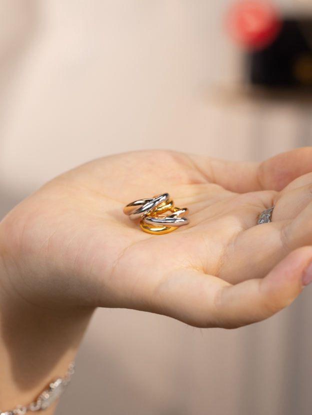 ティファニー「Tiffany & Co.」T トライコロールフープピアス