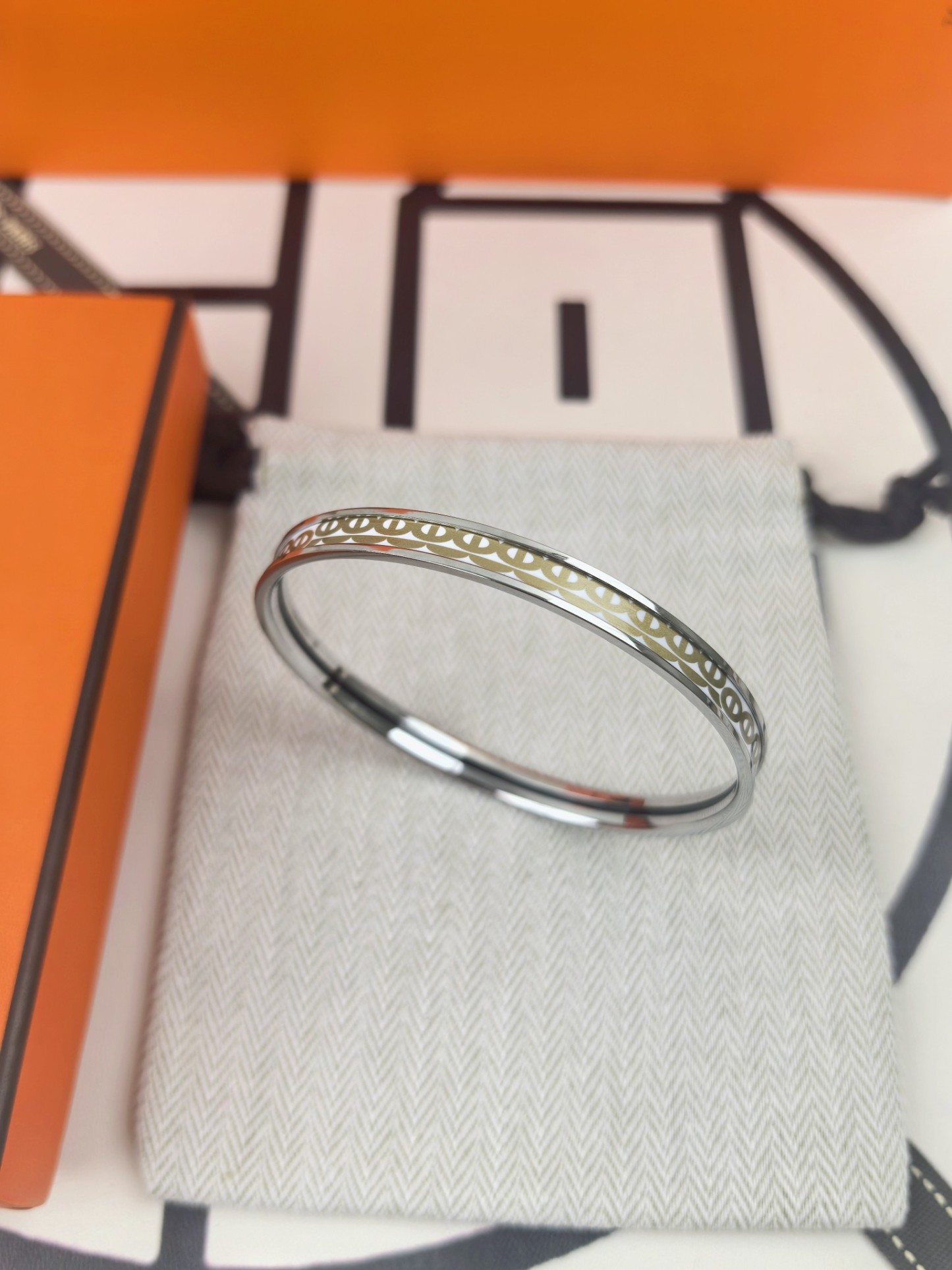 エルメス「Hermès」Clic H エナメル ゴールドプリント ブレスレット