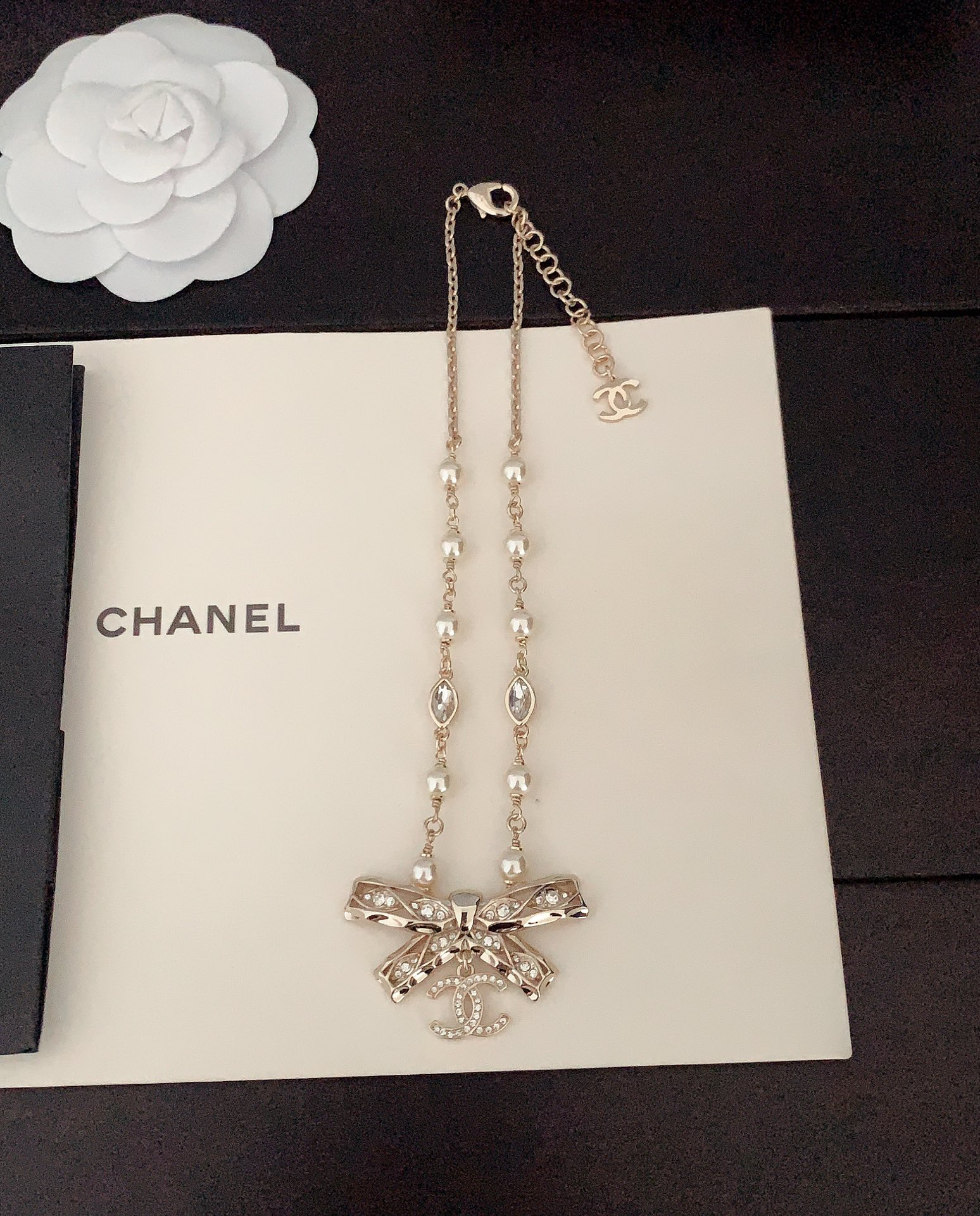 シャネル「Chanel」リボンパールネックレス
