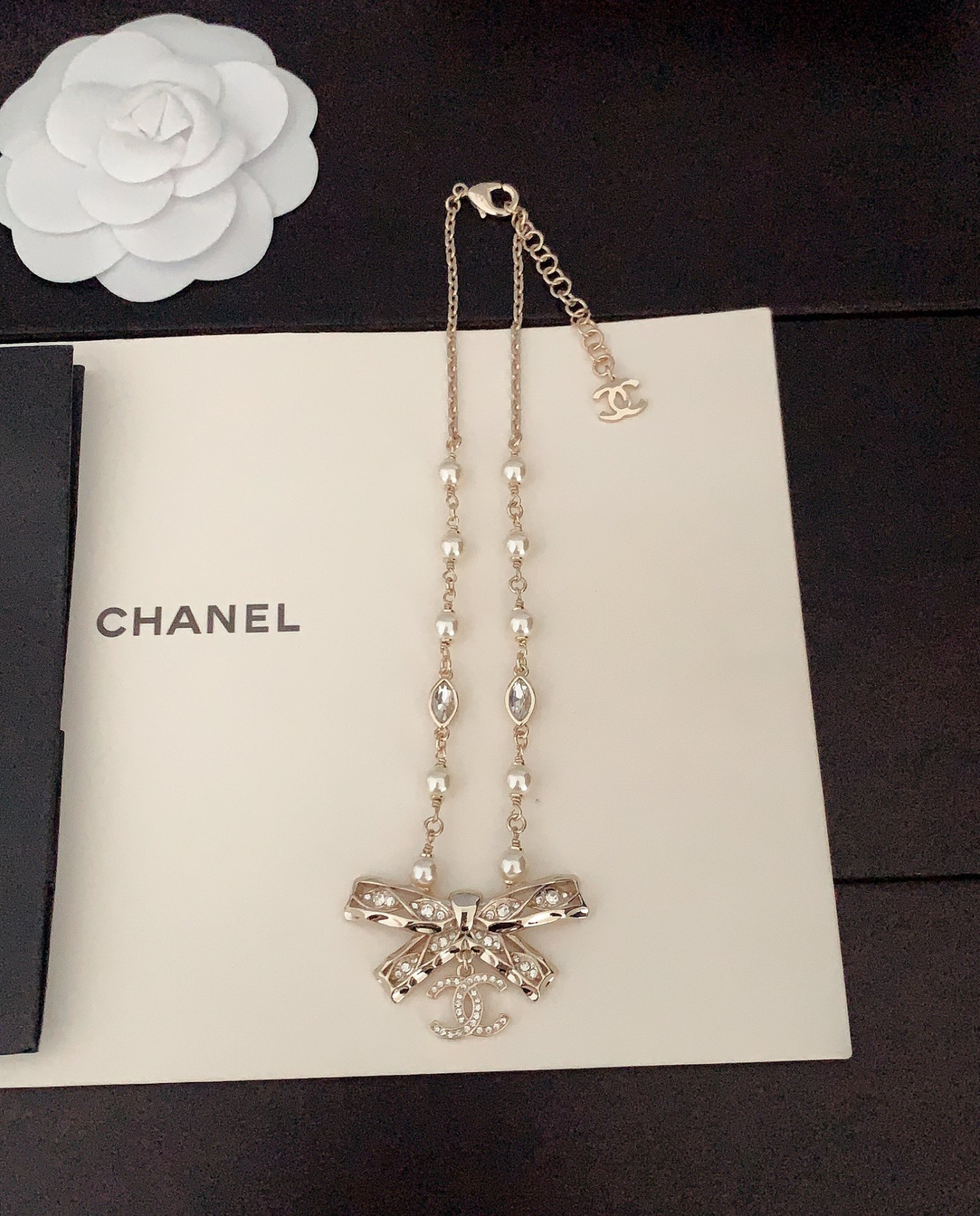 シャネル「Chanel」リボンパールネックレス