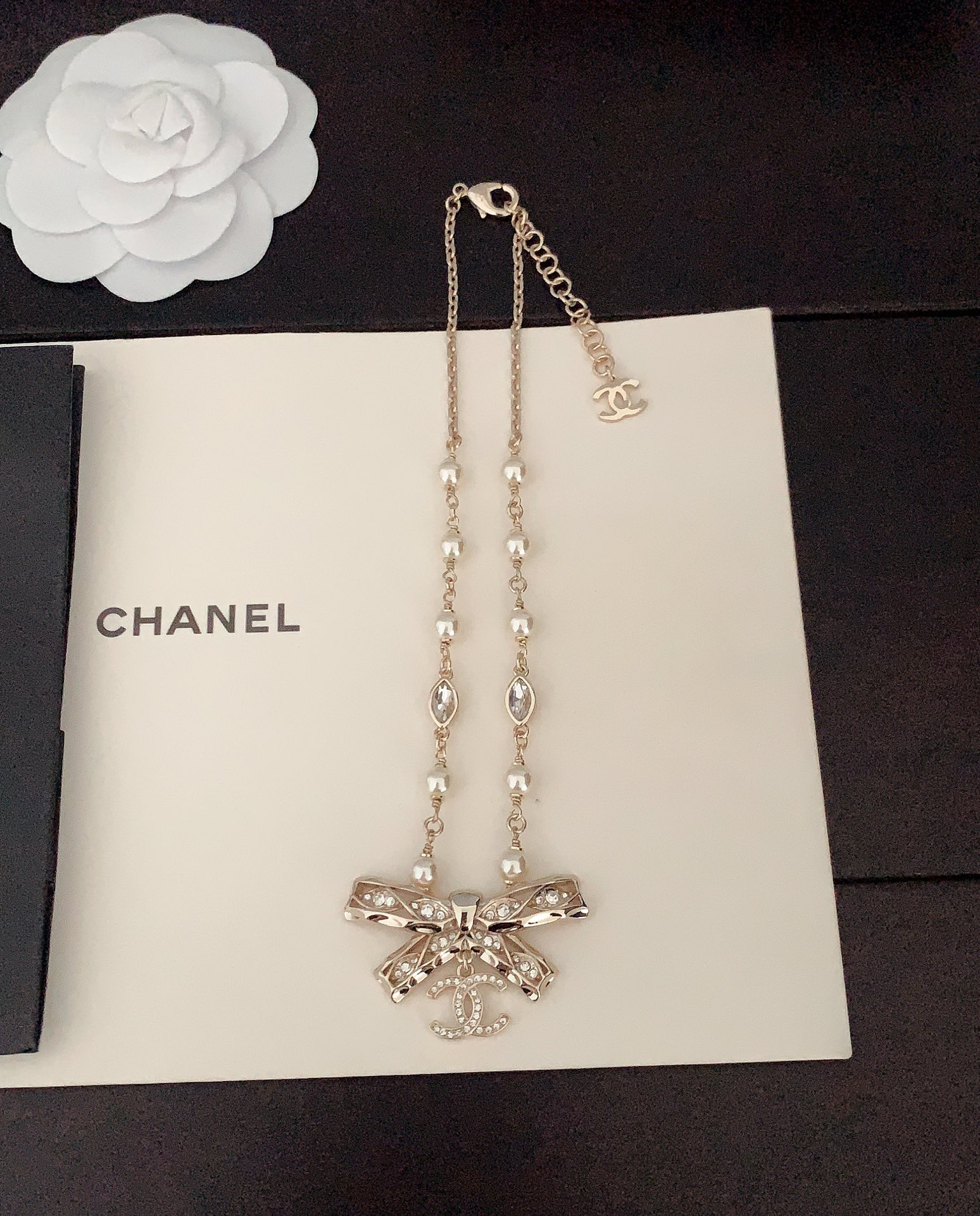シャネル「Chanel」リボンパールネックレス