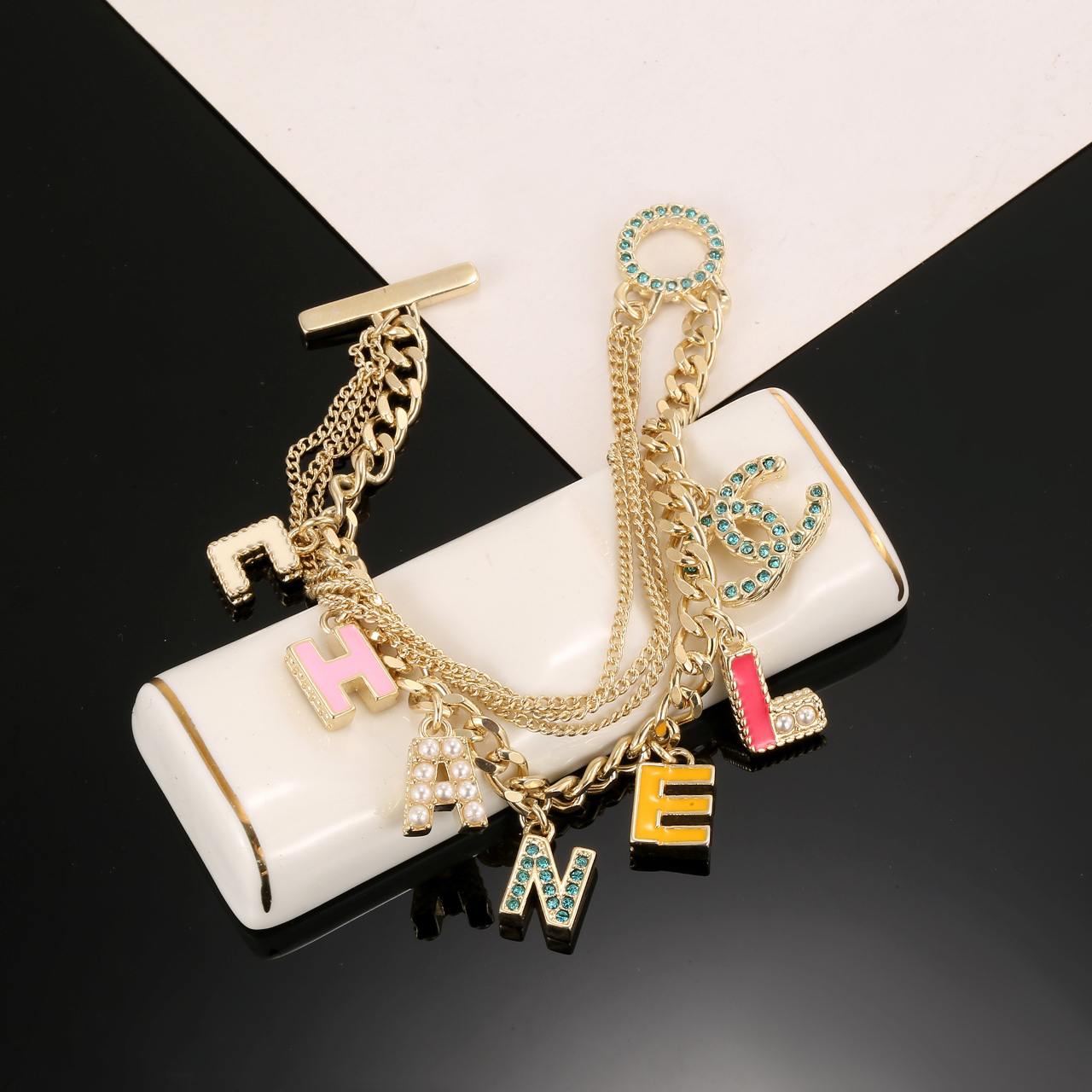 シャネル「Chanel」カラードロップ＆レターシルエット ブレスレット ブレスレット