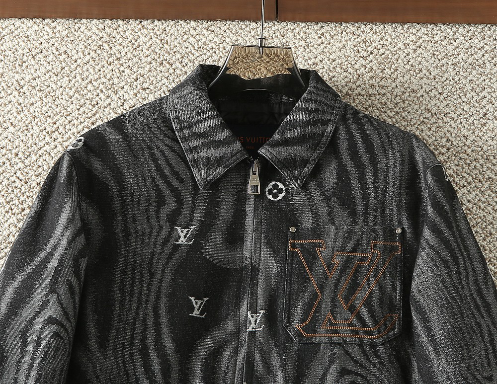 ルイ・ヴィトン「Louis Vuitton」秋冬コレクション ダウンジャケット