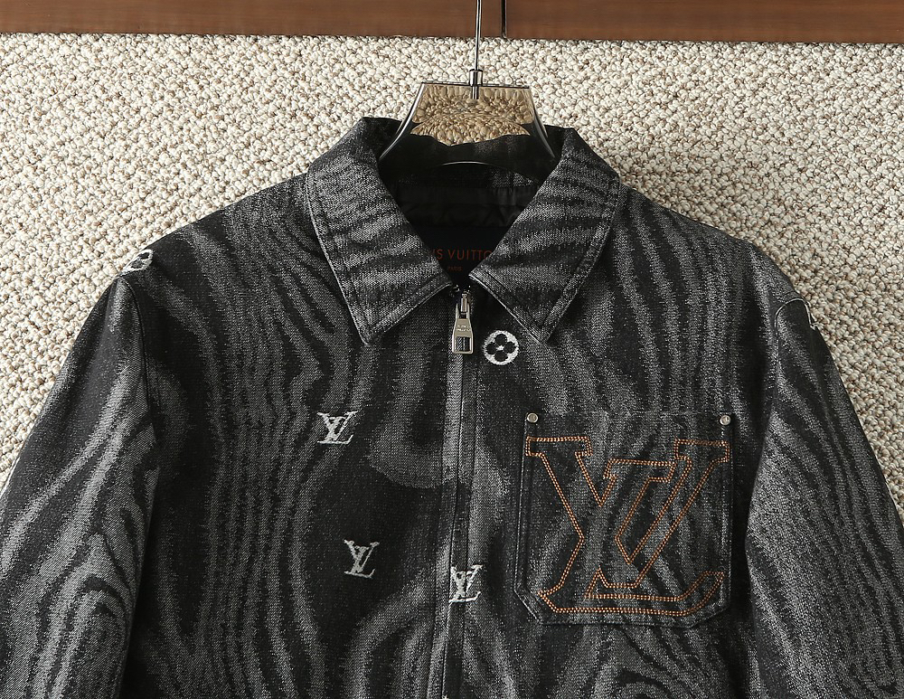 ルイ・ヴィトン「Louis Vuitton」秋冬コレクション ダウンジャケット