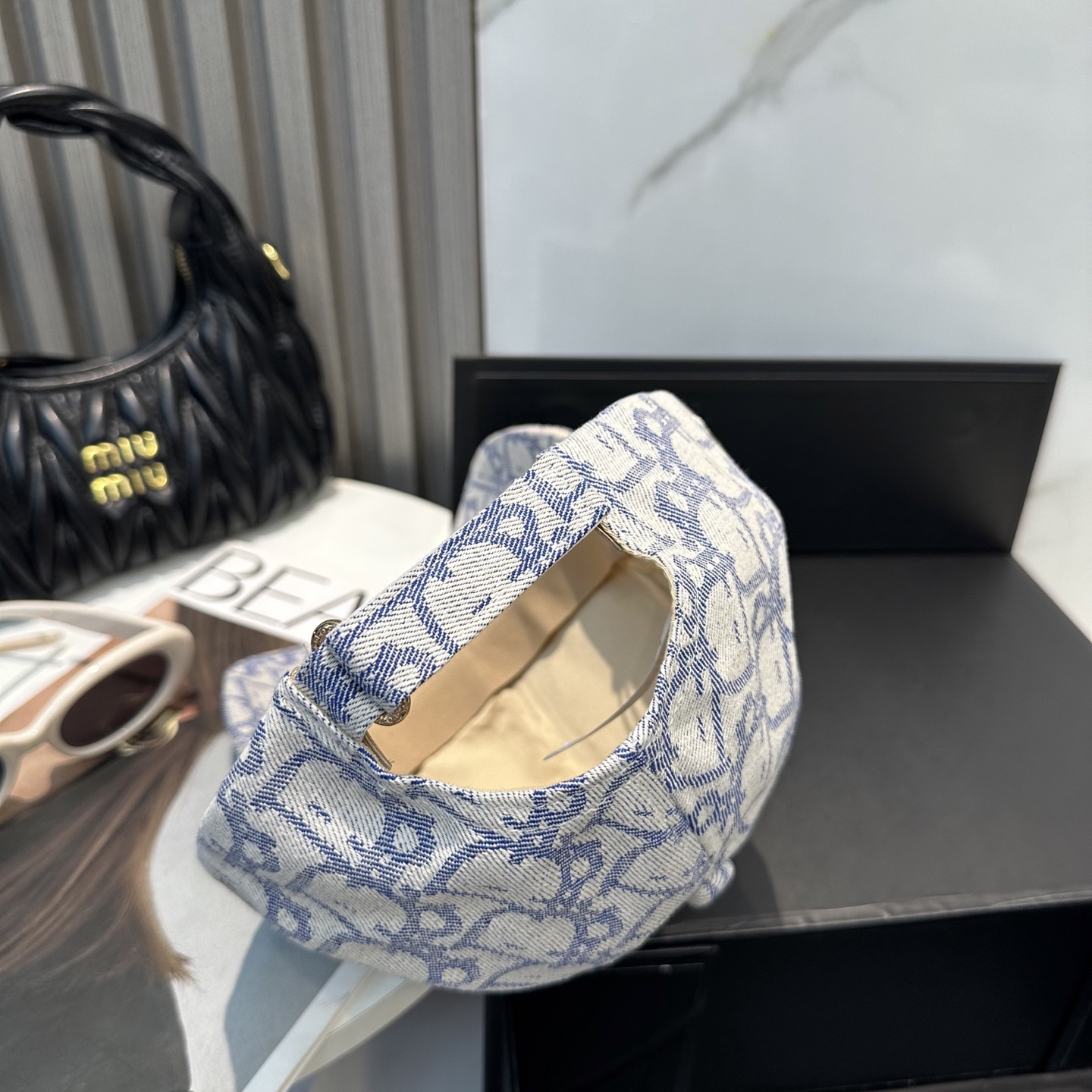 ディオール「Dior」CHRISTIAN DIOR PARIS エンブロイダリー ベースボールキャップ