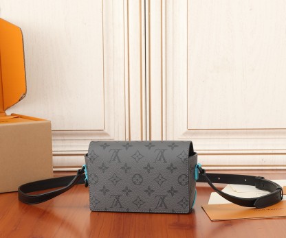 ルイ・ヴィトン「Louis Vuitton」スティーマーウェアラブル ウォレット