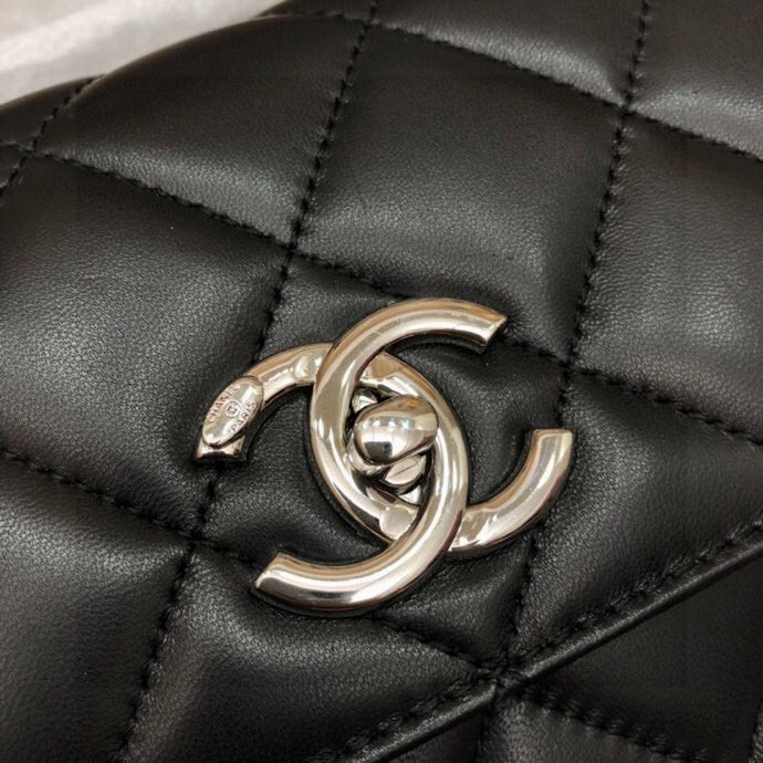 シャネル「Chanel」トップハンドル フラップ バッグ