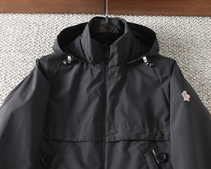 モンクレール「Moncler」秋のフード付きジャケット