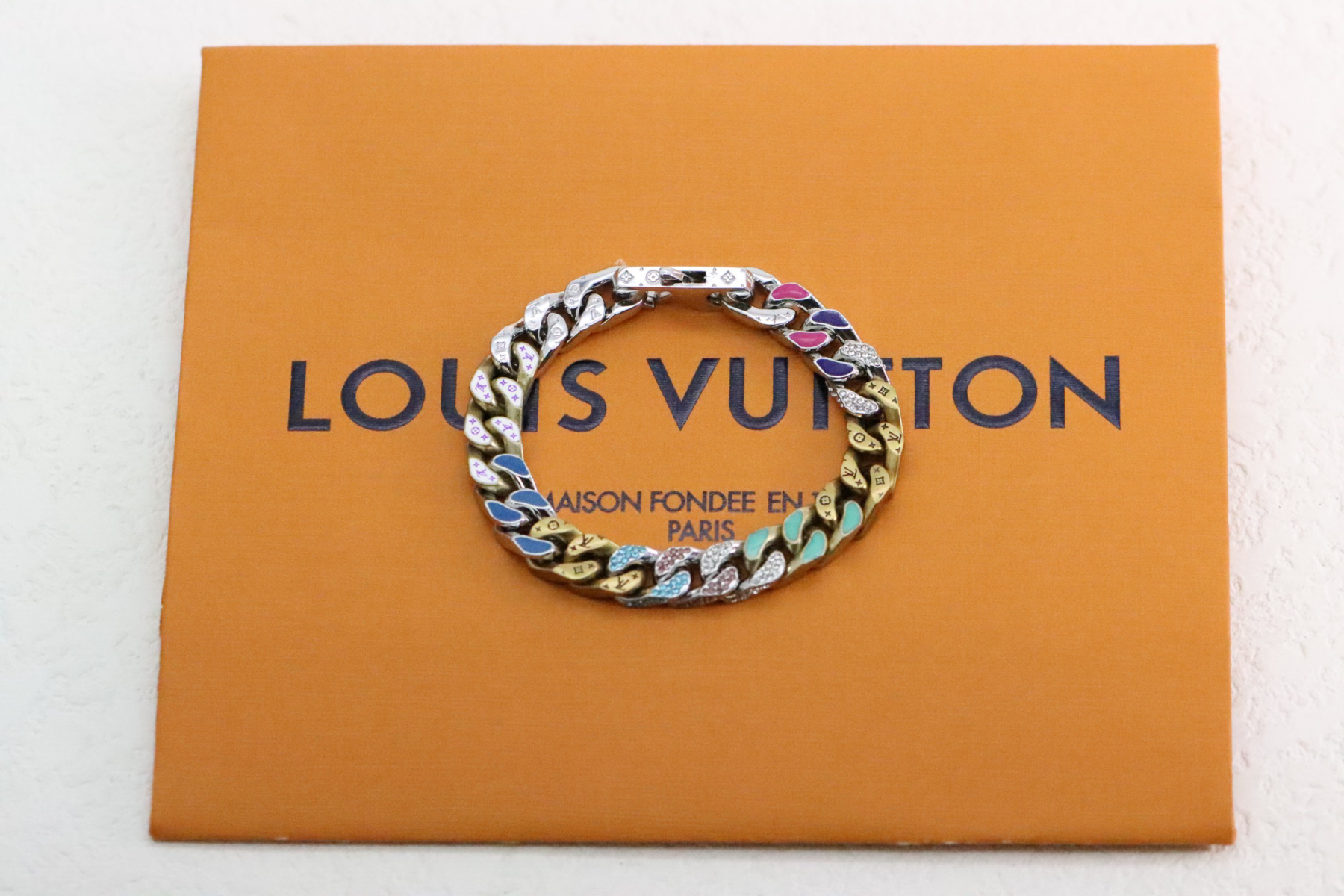 ルイ・ヴィトン「Louis Vuitton」MULTICOLOR ENAMEL & DIAMOND CUBA BRACELET