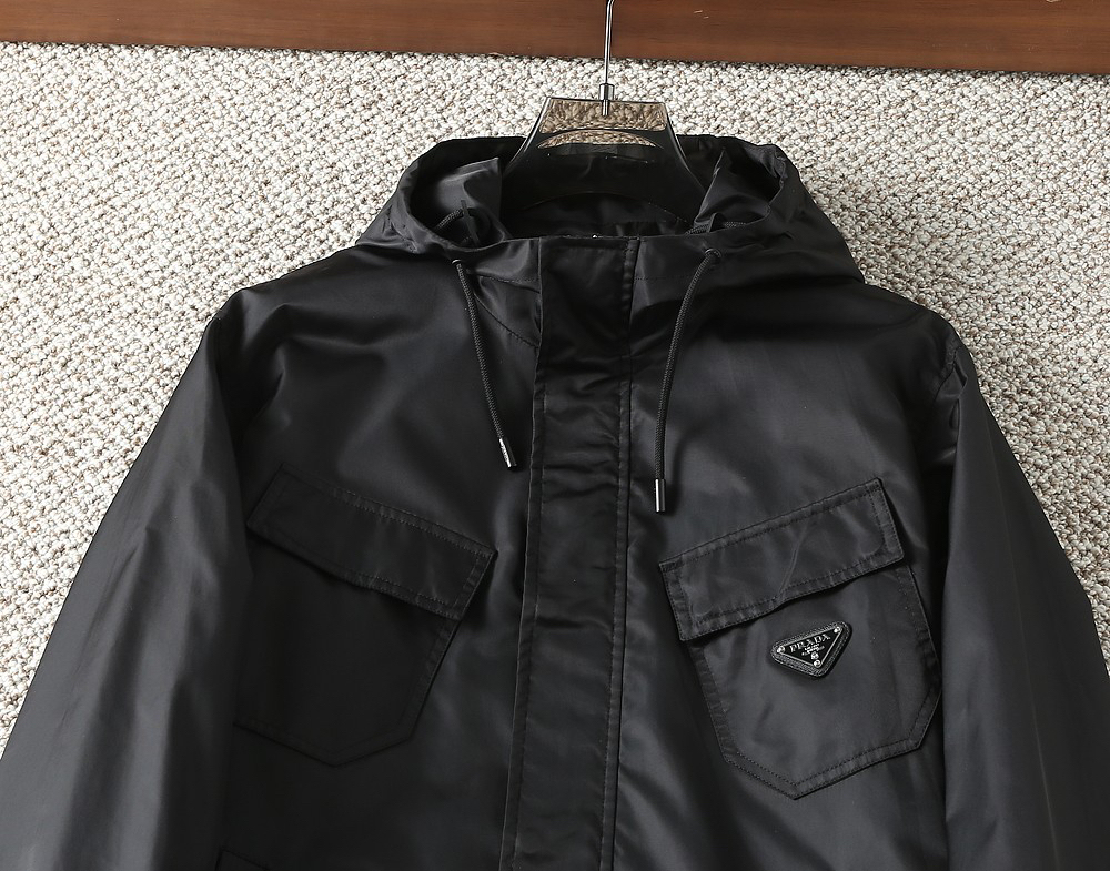 プラダ「Prada」秋冬 フード付きアウター