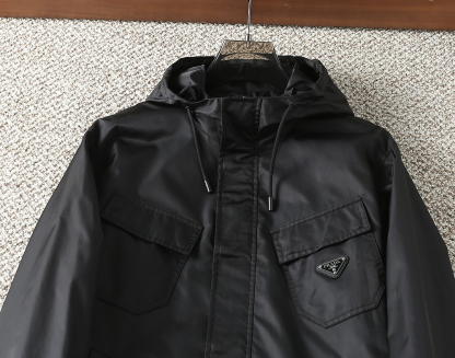 プラダ「Prada」秋冬 フード付きアウター