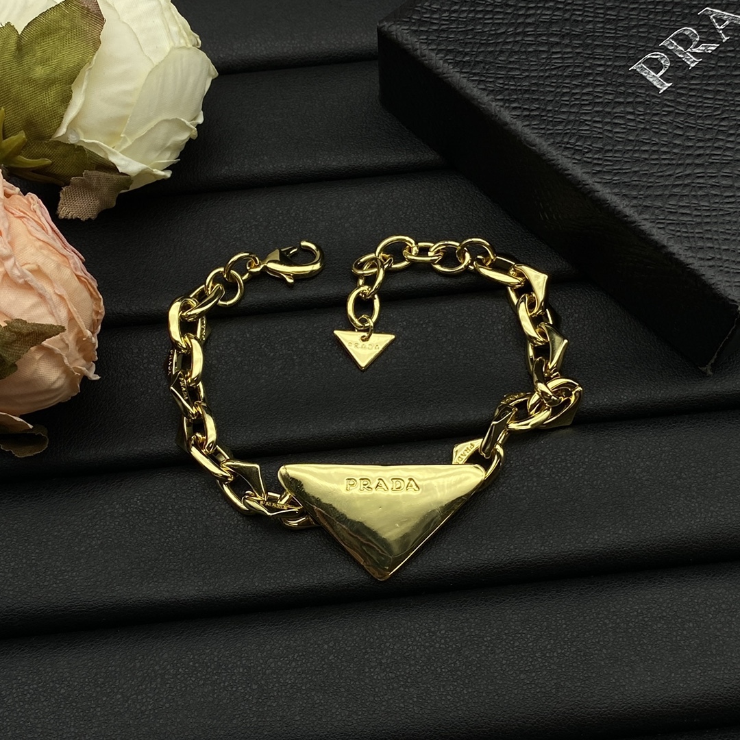 プラダ「Prada」プラダ トライアングルロゴ ヘビーチェーンブレスレット メンズアクセサリー