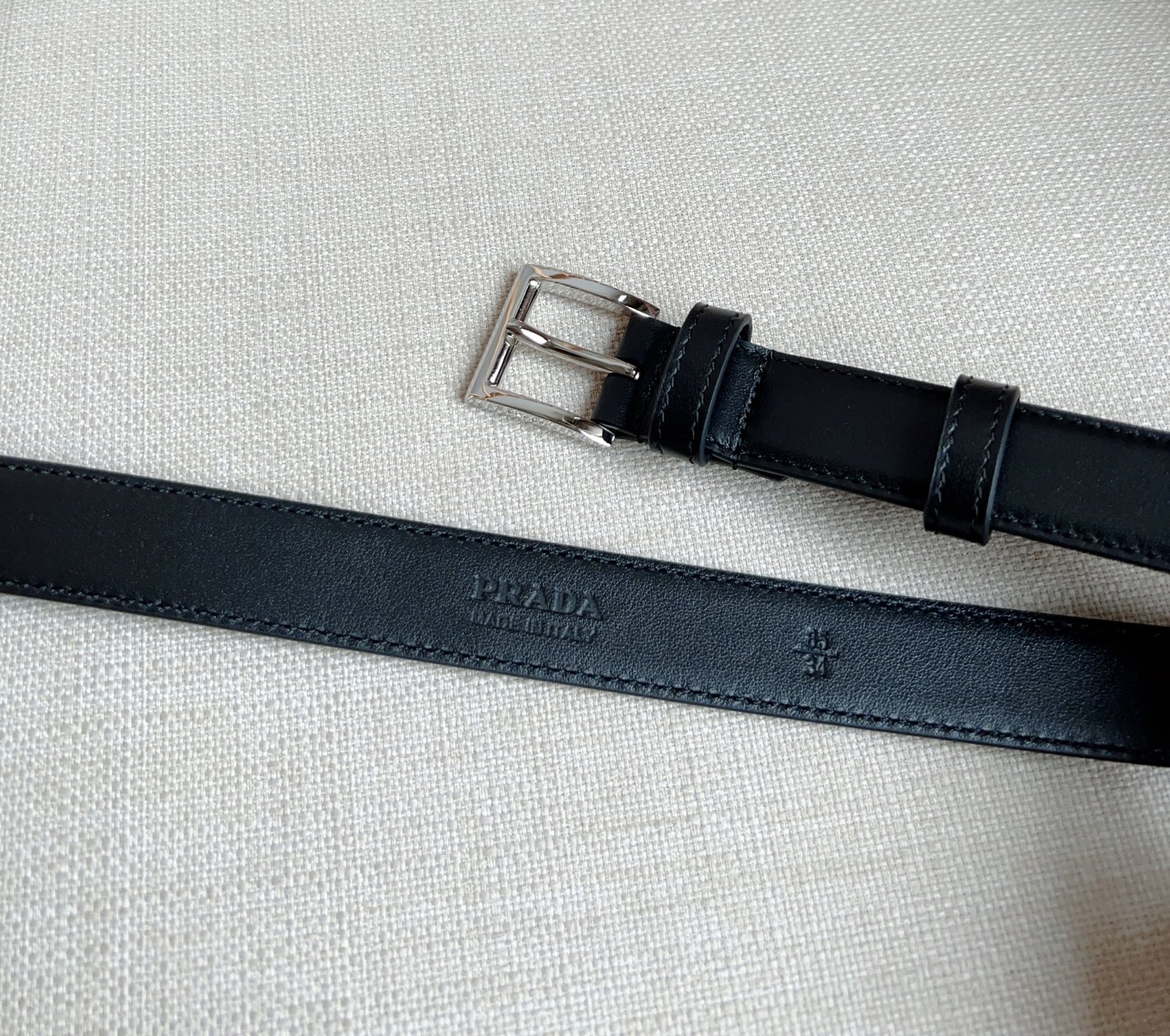 プラダ「Prada」レザーベルト トライアングルエナメルロゴ100CM