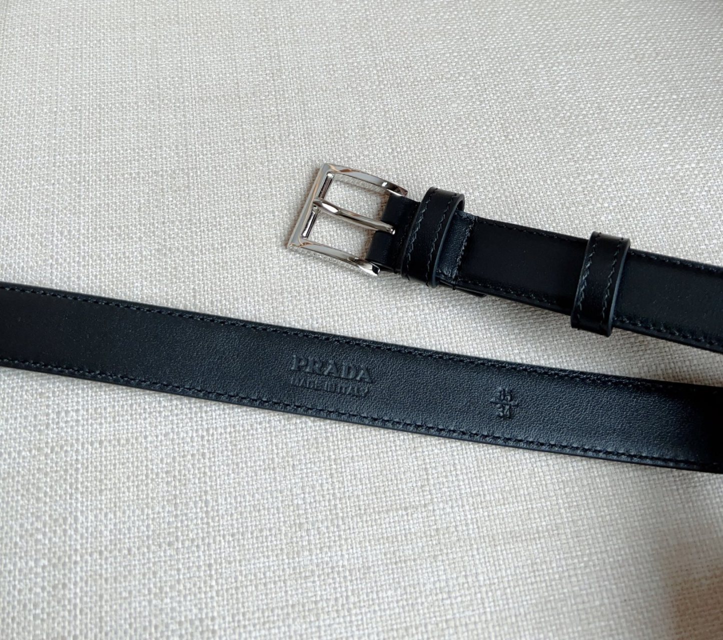 プラダ「Prada」レザーベルト トライアングルエナメルロゴ100CM