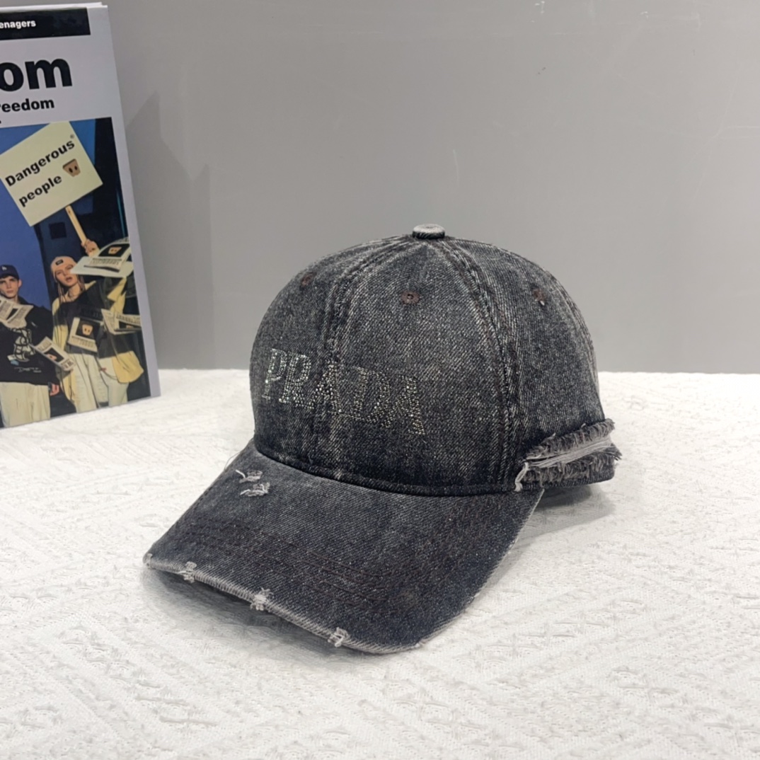 プラダ「Prada」 Re-Nylon Classic Baseball Cap