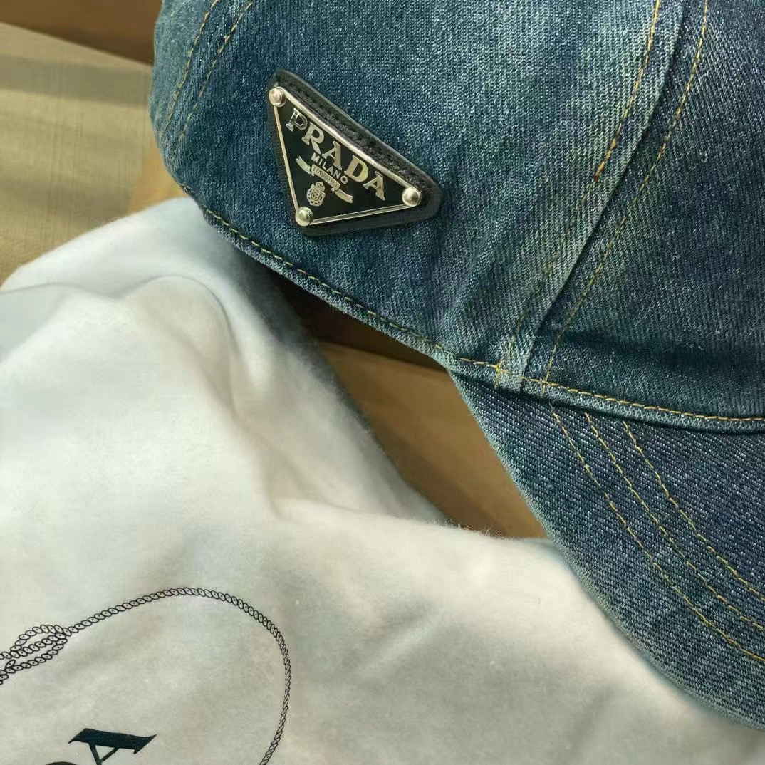 プラダ「Prada」  Denim Gradient Wash Baseball Cap