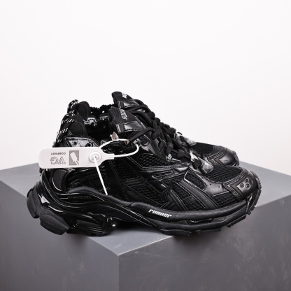 バレンシアガ「Balenciaga」Runner デストロイ ディテール ランニングシューズ