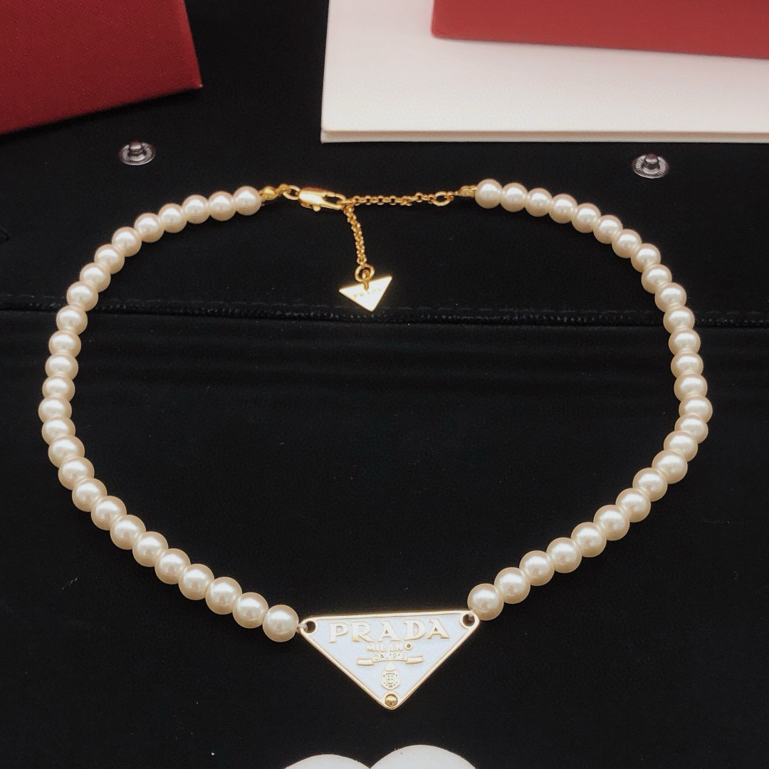 プラダ「Prada」Eternal Gold パールネックレス