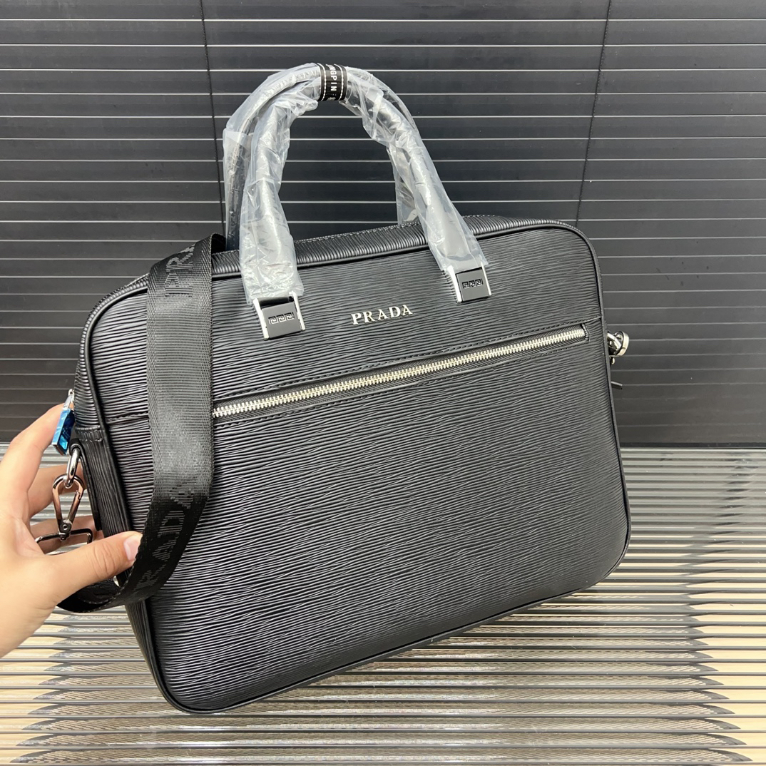 プラダ「Prada」ウォーターパターン レザー トートバッグ