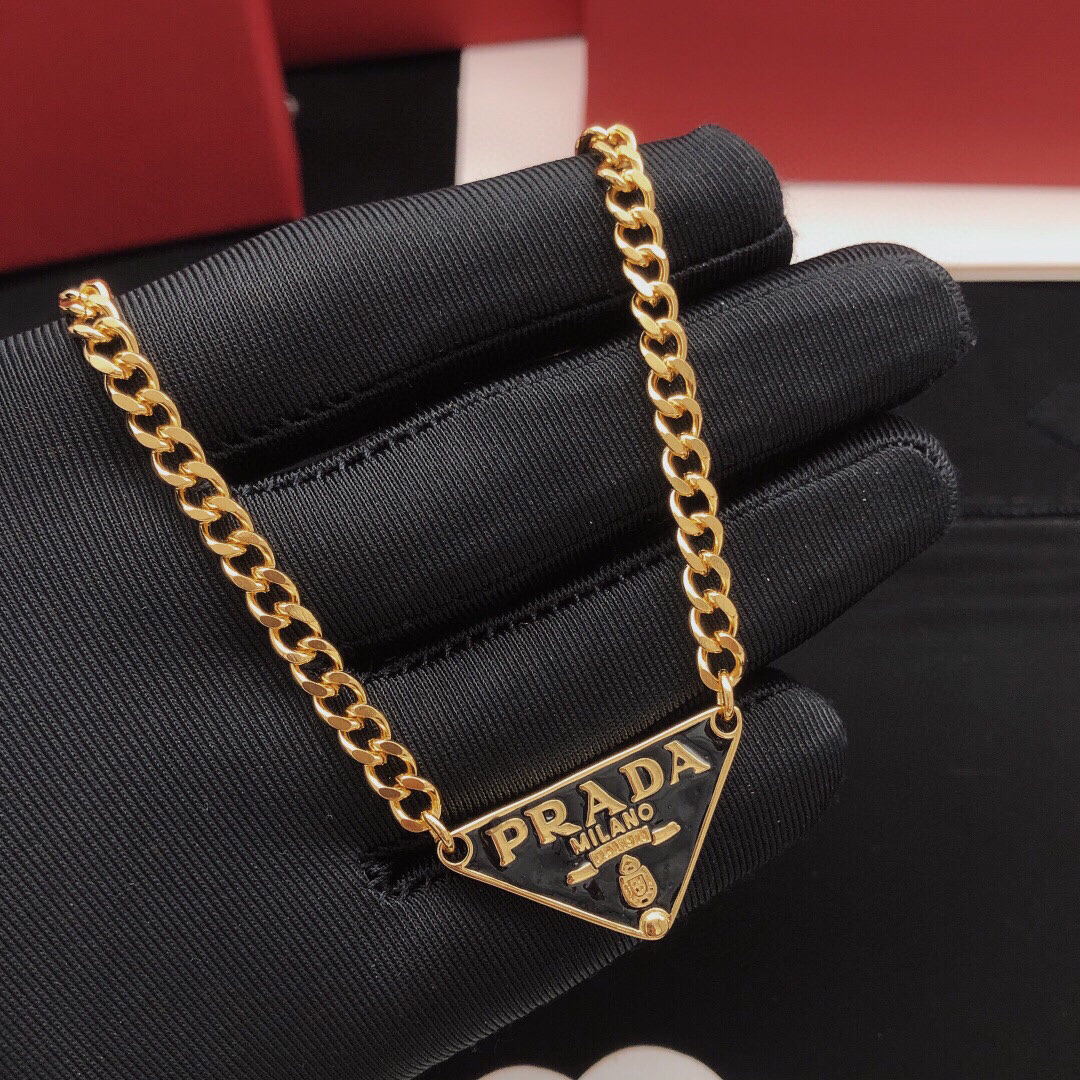 プラダ「Prada」Symbole ブラックエナメルネックレス