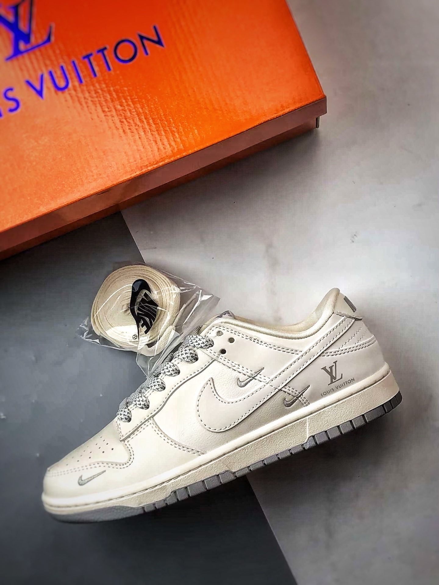 「コラボモデル」Louis Vuitton x Nike リフレクティブツインフック スニーカー