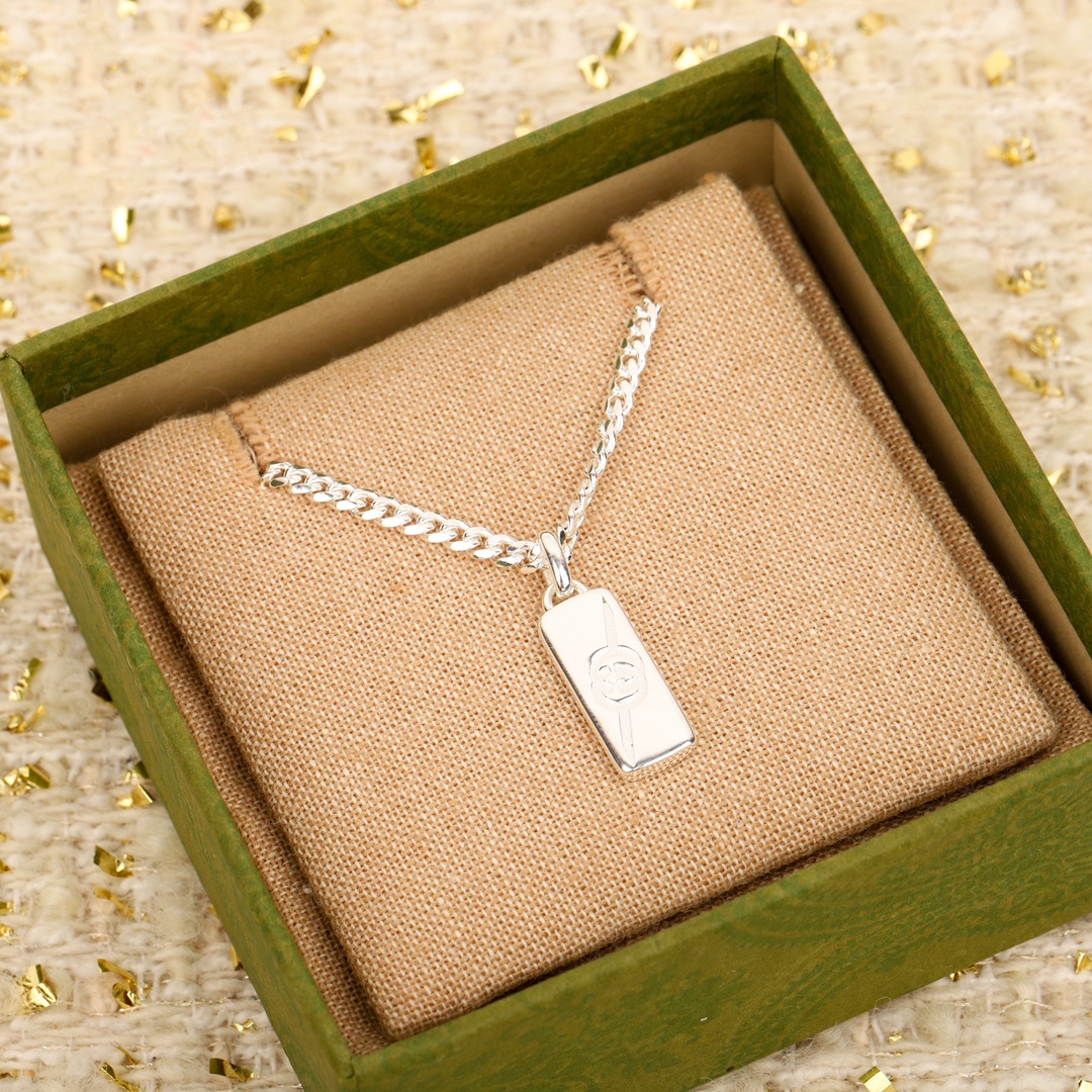 グッチ「Gucci」Anger Forest エナメルシリーズ 斜紋インターロッキング刻花ネックレス