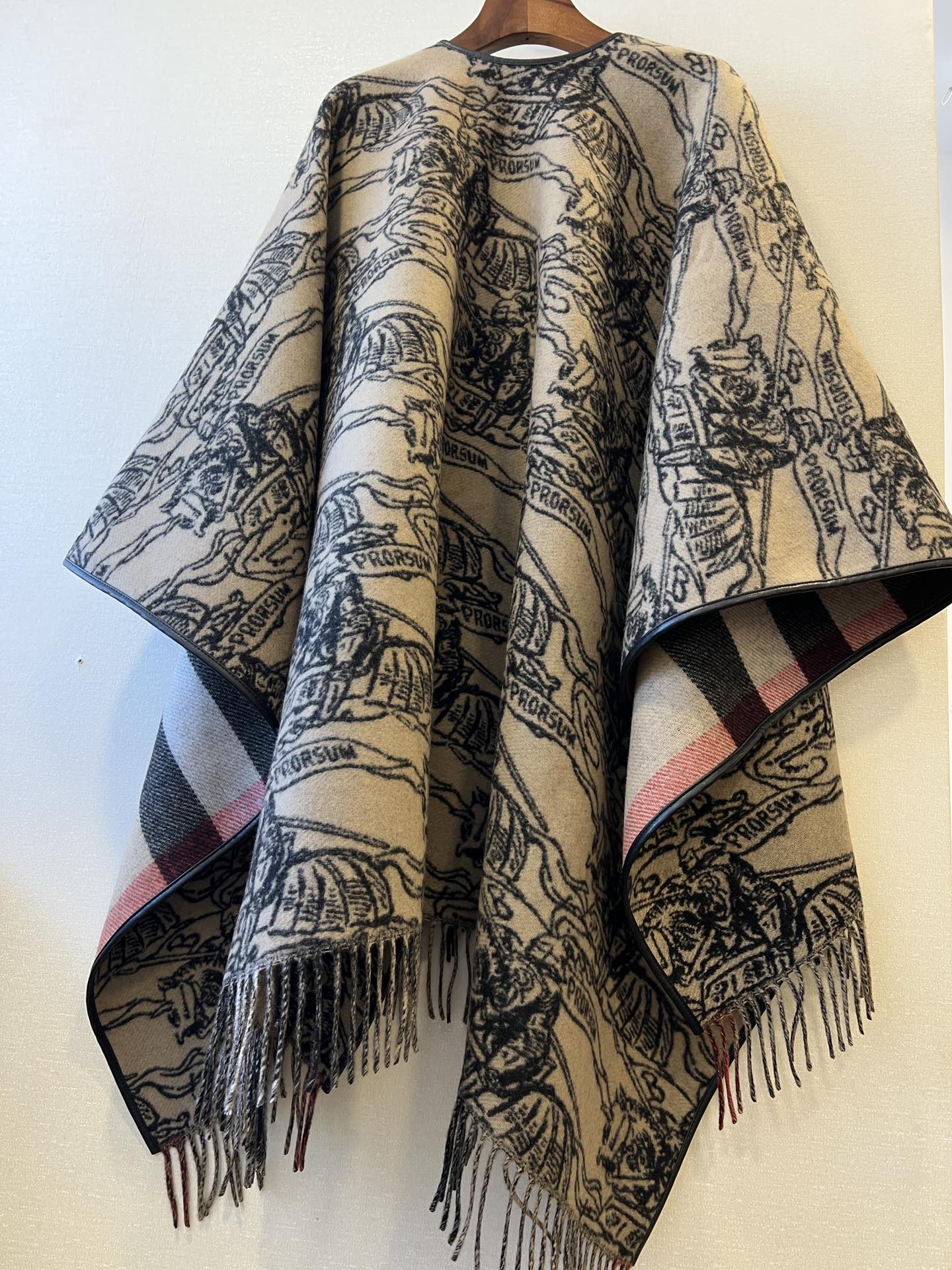 バーバリー「Burberry」リバーシブル チェック ウールケープ 155x130cm