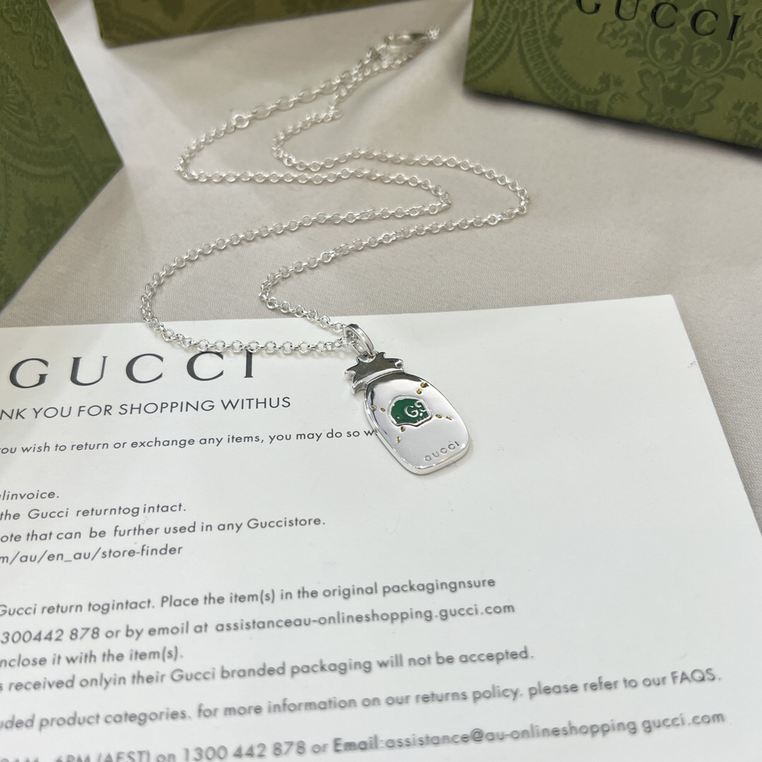 グッチ「Gucci」GHOST フルーツパイナップルペンダントネックレス