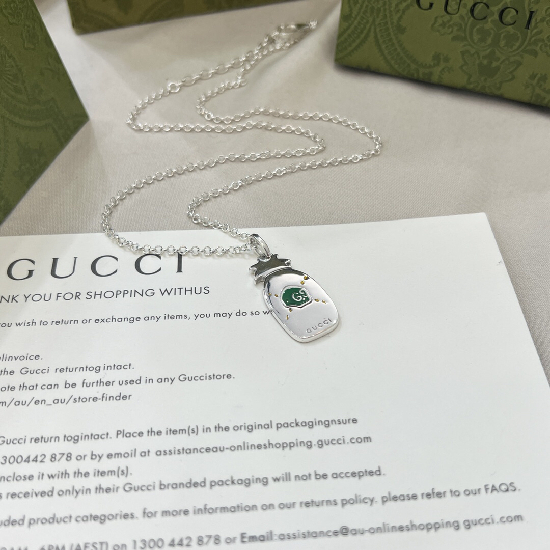 グッチ「Gucci」GHOST フルーツパイナップルペンダントネックレス