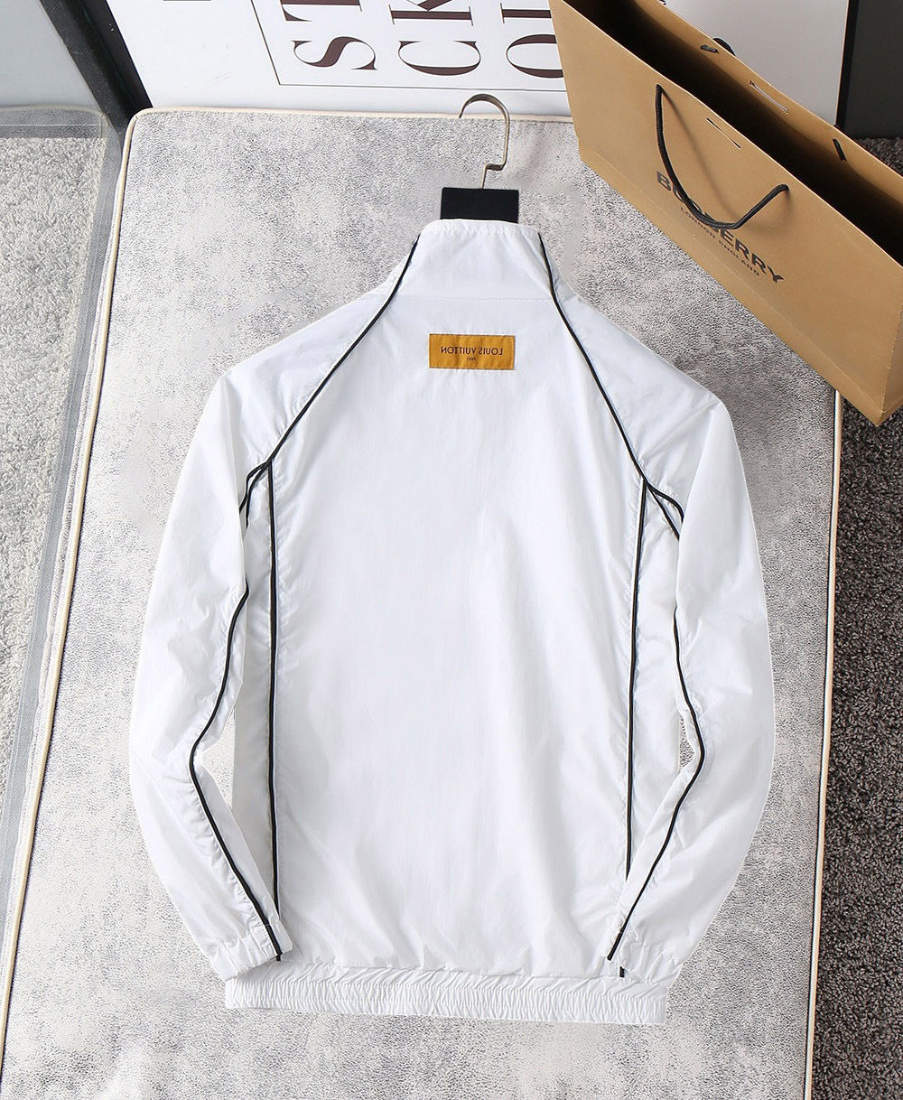 ルイ・ヴィトン「Louis Vuitton」2025 スプリング モノグラム エンボス加工 ジャケッコート着