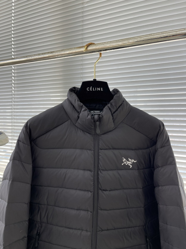 アークテリクス「ARC'TERYX」ホワイトグースダウン ジャケット