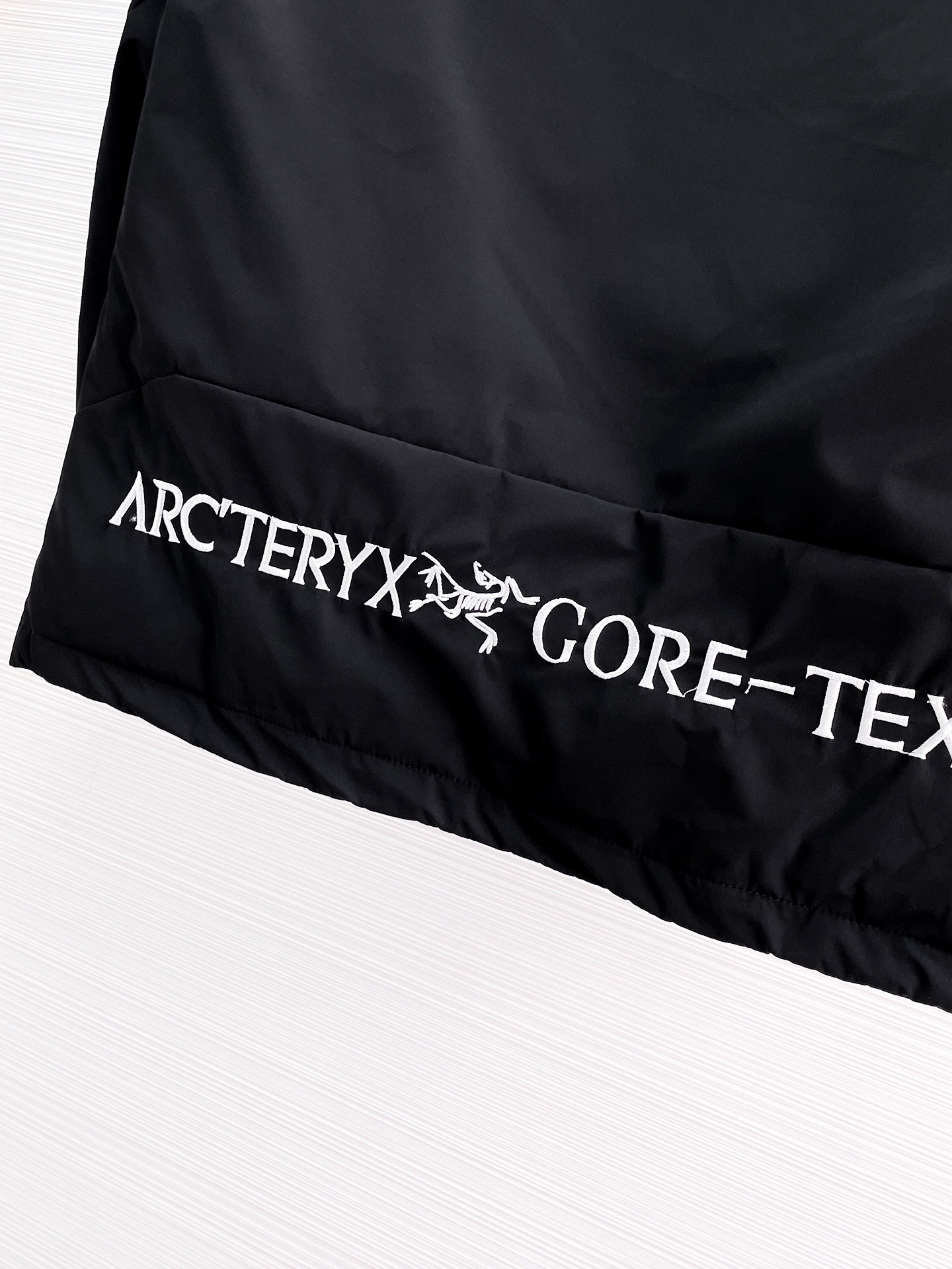 アークテリクス「ARC'TERYX」ロゴデザイン カラーブロック ダウンジャケット