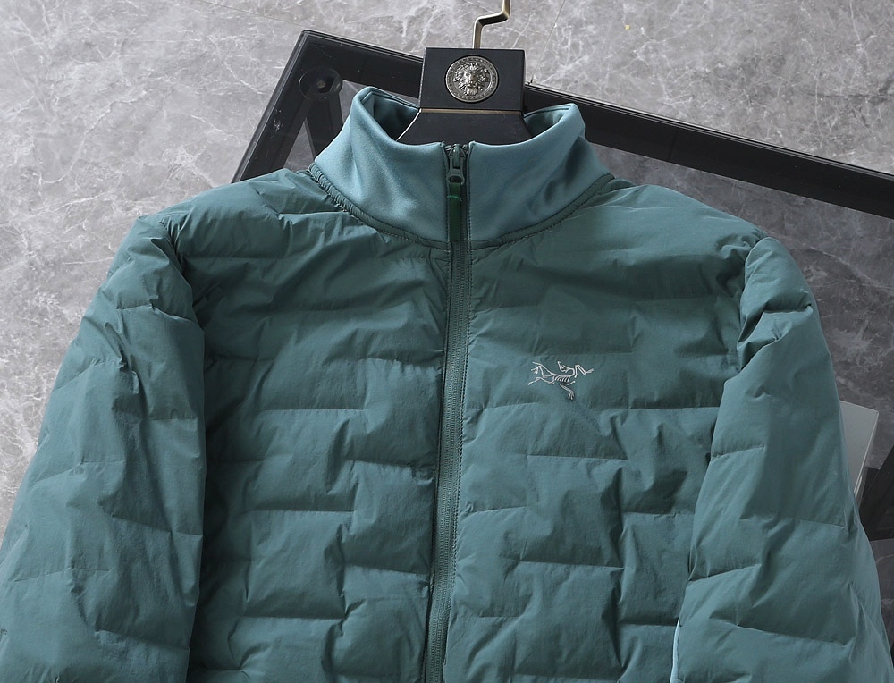 アークテリクス「ARC'TERYX」シームレス ダウンジャケット メンズ