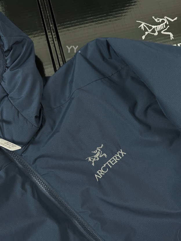アークテリクス「ARC'TERYX」 Atom Hoody インシュレーテッドジャケット
