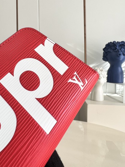 ルイ・ヴィトン「Louis Vuitton」LV ✕ Supreme コラボ ジッピー･ウォレット