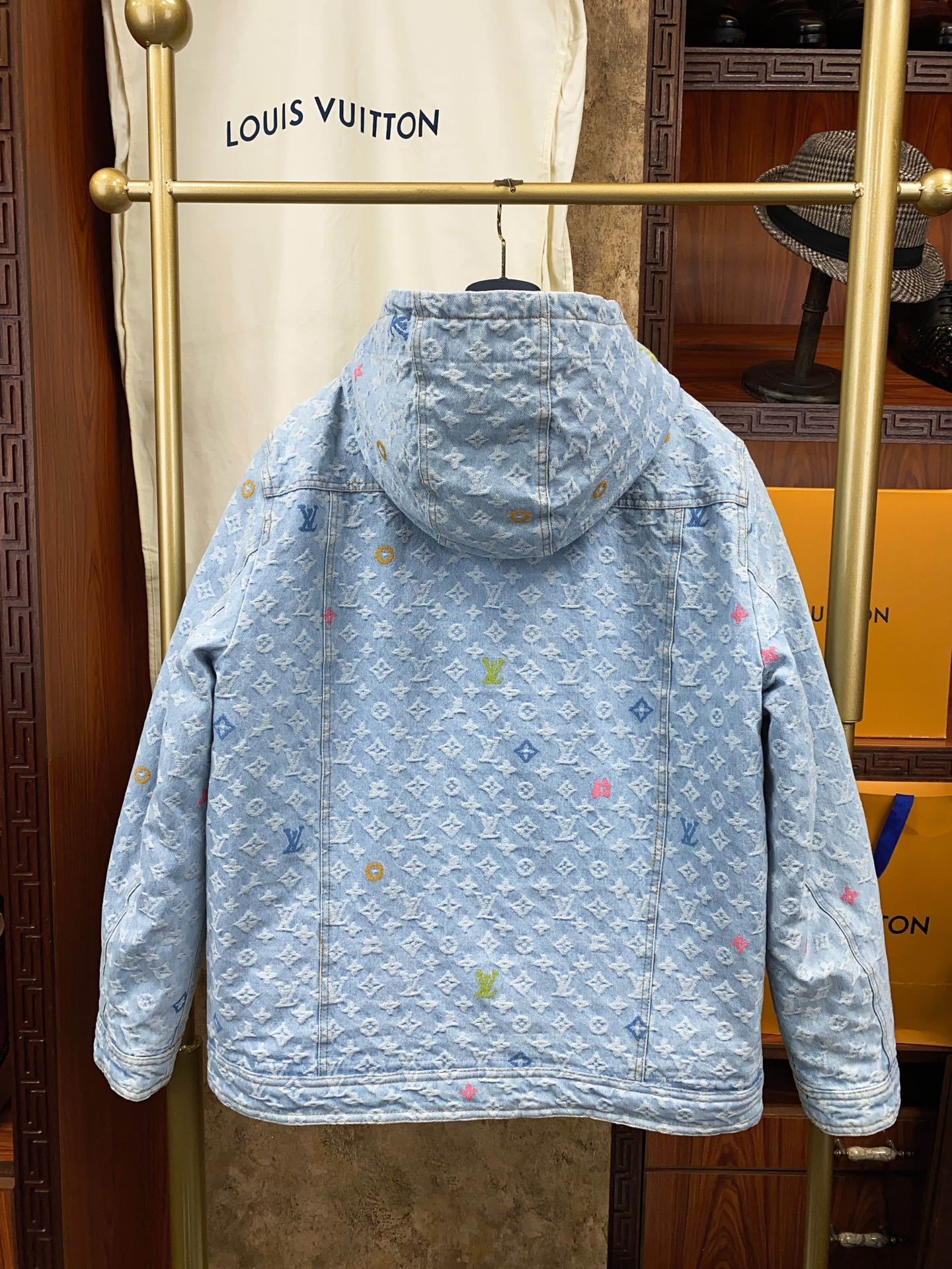 ルイ・ヴィトン「Louis Vuitton」MONOGRAM PILLOW ダウンジャケット