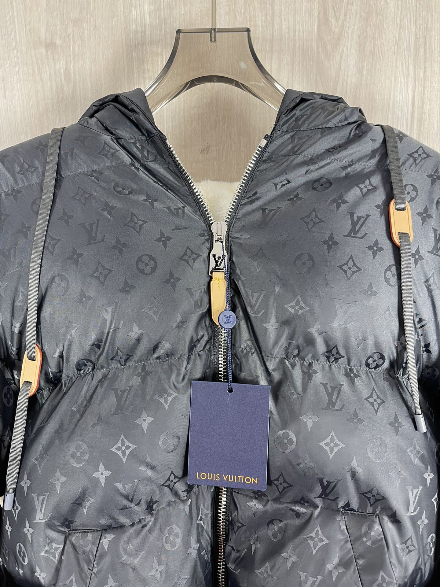 ルイ・ヴィトン「Louis Vuitton」MONOGRAM PILLOW ダウンジャケット