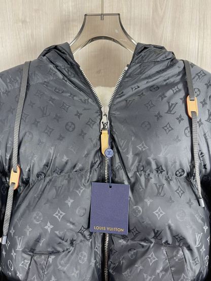 ルイ・ヴィトン「Louis Vuitton」MONOGRAM PILLOW ダウンジャケット