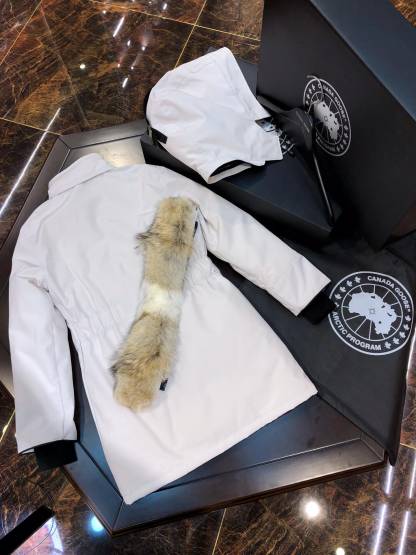カナダグース「Canada Goose」レディース ロングダウンコート