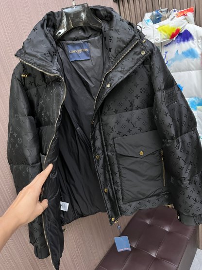ルイ・ヴィトン「Louis Vuitton」‌ MONOGRAM PILLOW ダウンジャケット