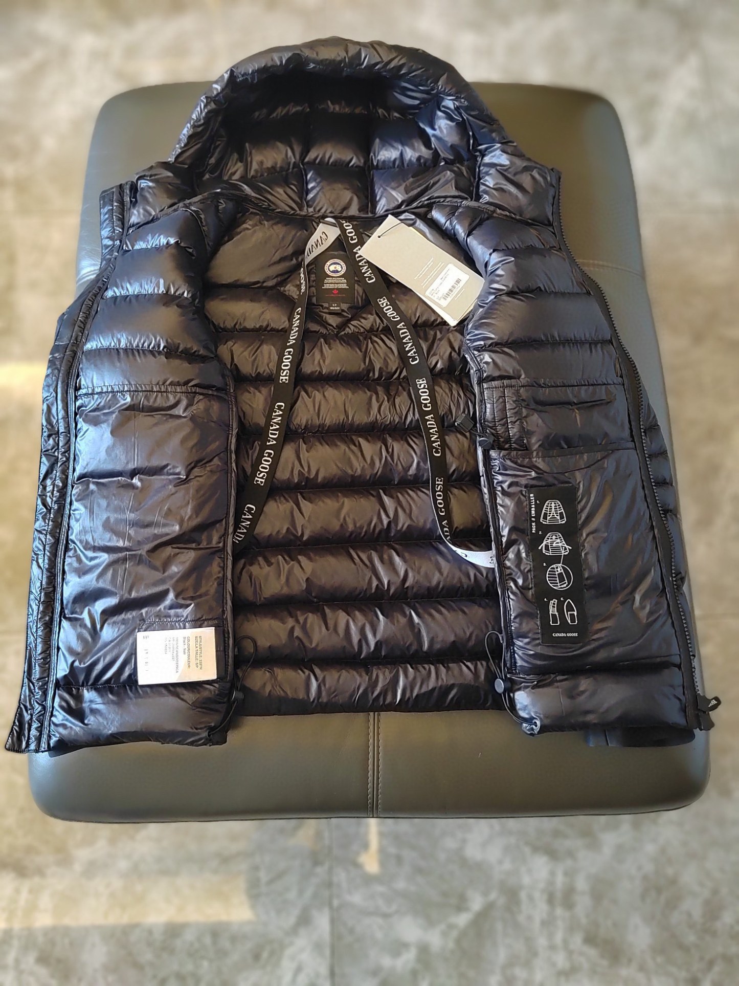 カナダグース「Canada Goose」ユニセックス ライトウェイトダウンジャケット