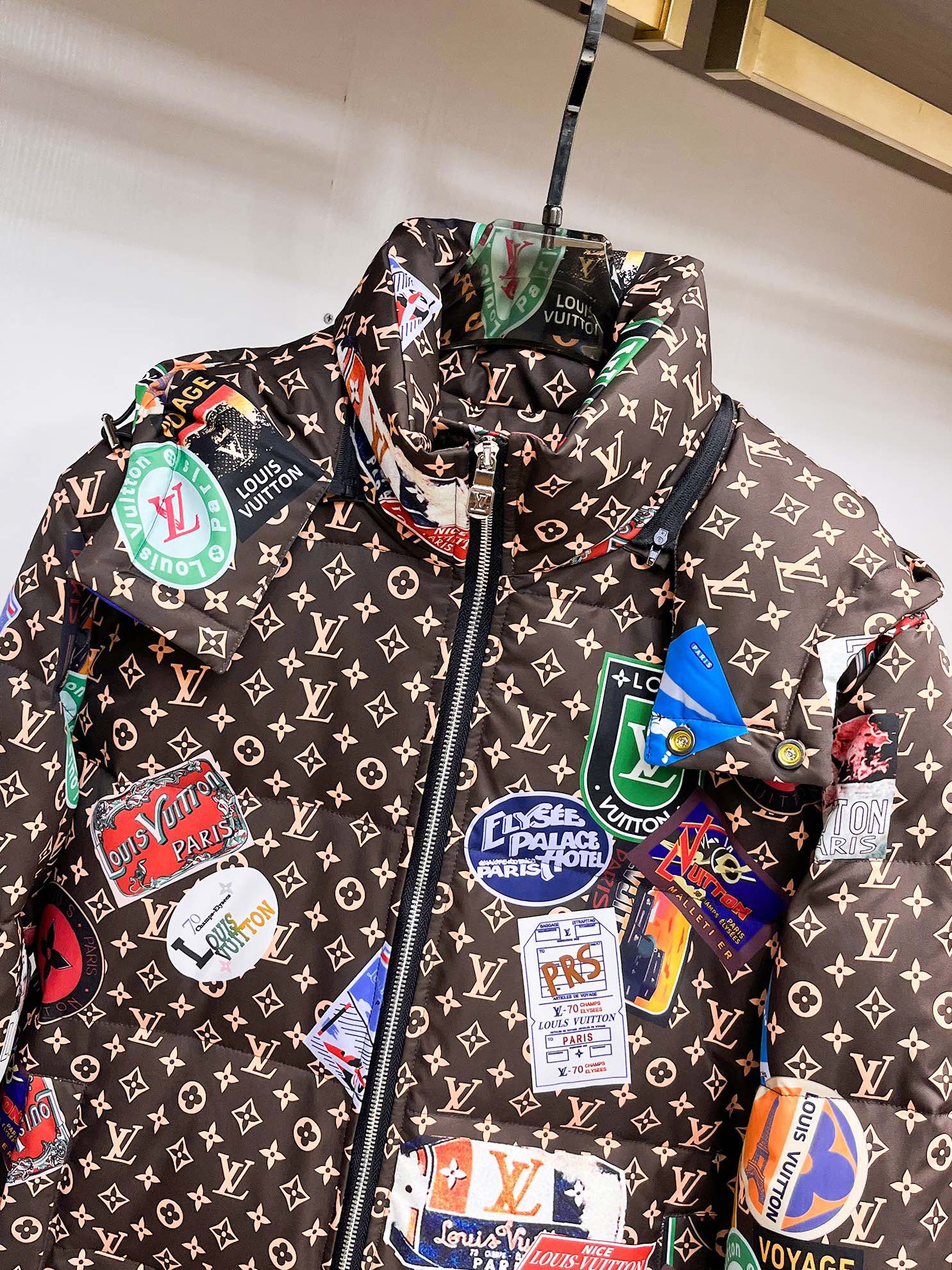 ルイ・ヴィトン「Louis Vuitton」‌ MONOGRAM PILLOW ダウンジャケット