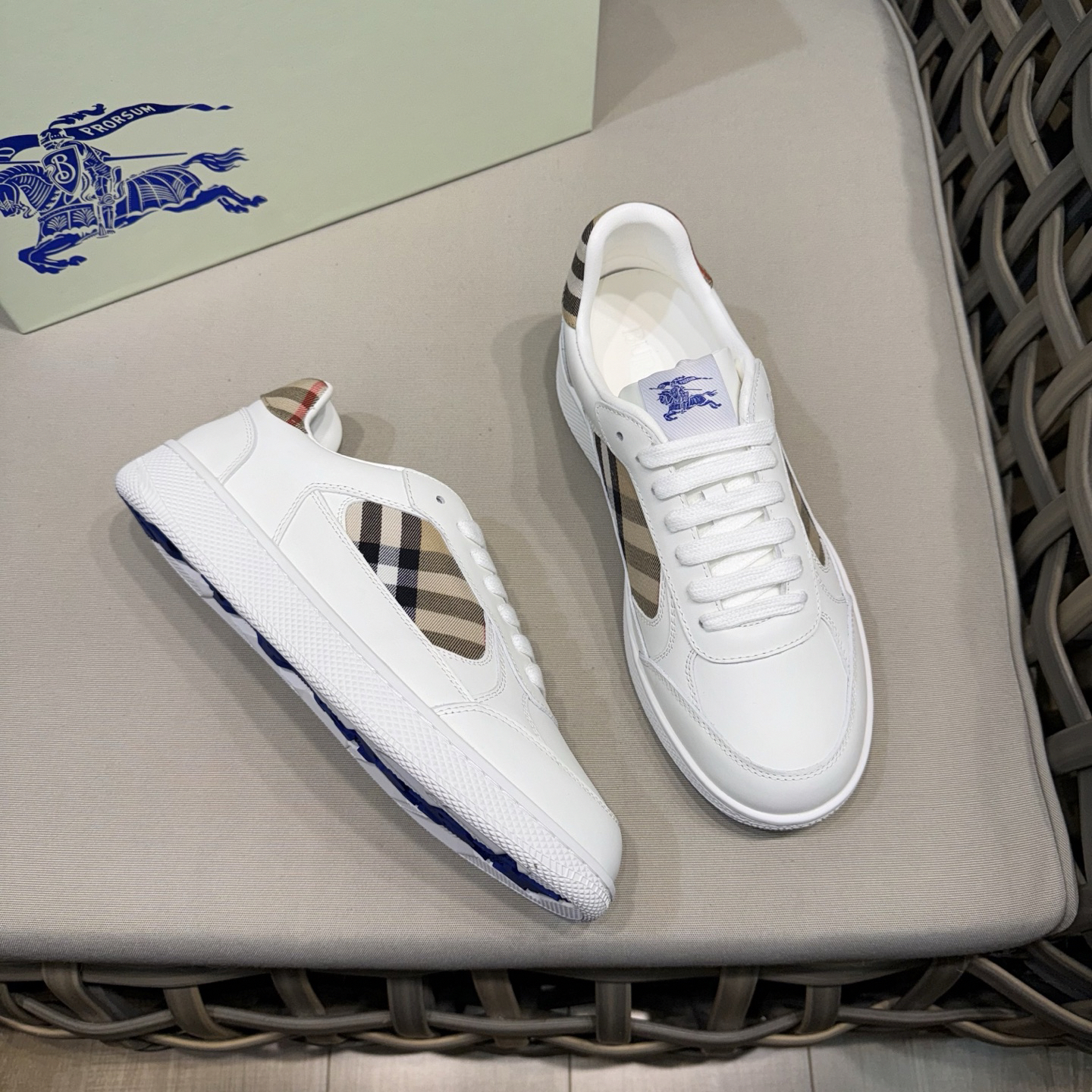 バーバリー「Burberry」TBクラシック ロー メンズ クラシック ローカット スニーカー
