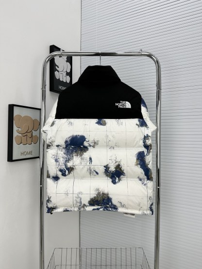 ザ・ノースフェイス「The North Face」Nuptse 1996 アースカラー ダウンジャケット