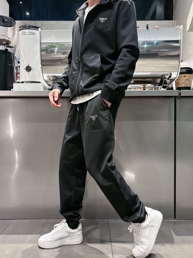 プラダ「Prada」秋冬 メンズ  カジュアルスポーツセット