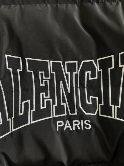 バレンシアガ「Balenciaga」‌2025FW リバーシブル スタンドカラー ダウンジャケット